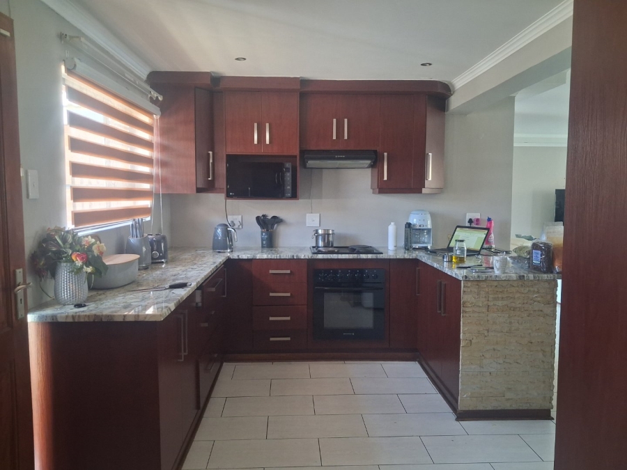 To Let 3 Bedroom Property for Rent in Hillside Free State